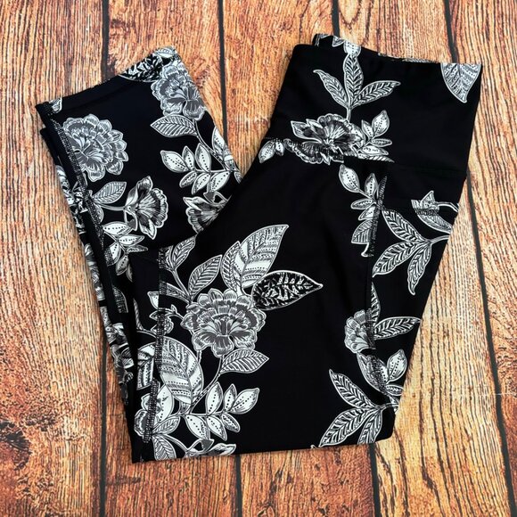 6 Old Navy Women’s Elevate Leggings and 1 c9 by Champion - Size L (Lot of 7) - Picture 13 of 16